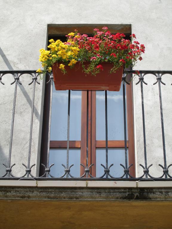 Bed and Breakfast La Casa Del Borgo Brissago-Valtravaglia Exterior foto