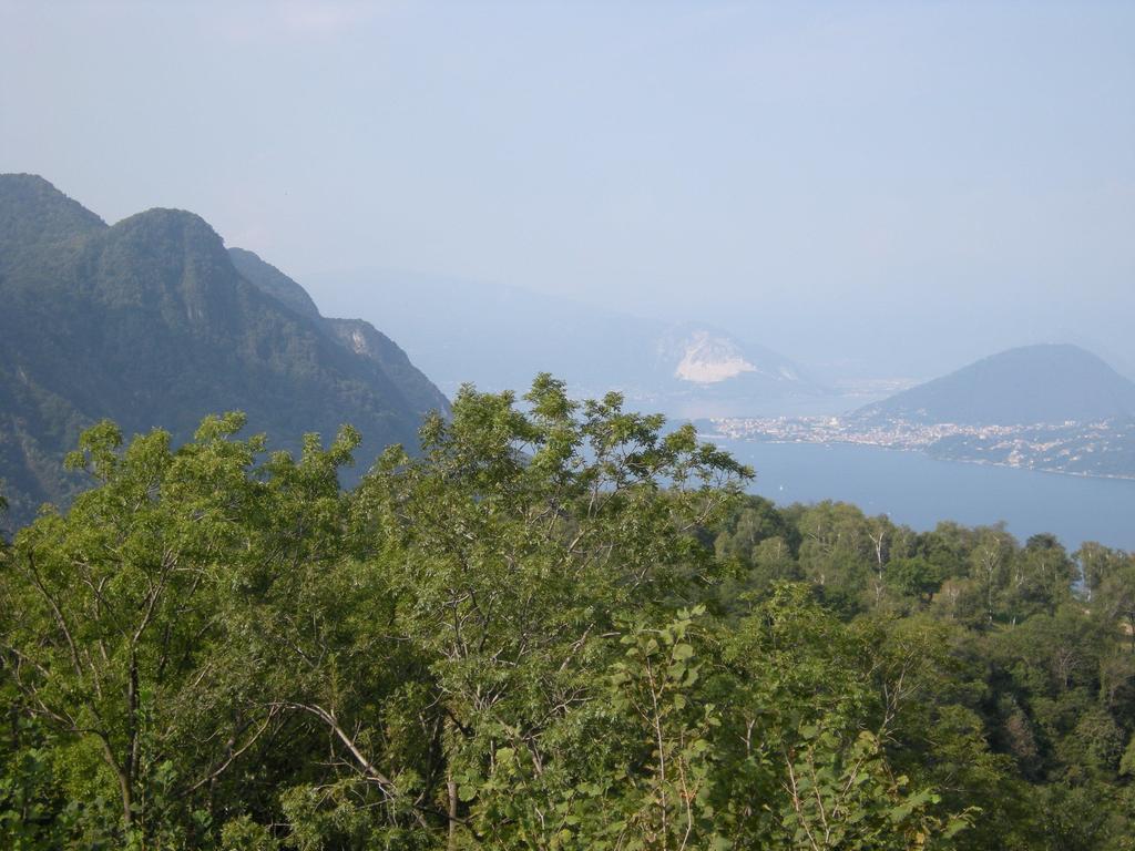 Bed and Breakfast La Casa Del Borgo Brissago-Valtravaglia Exterior foto