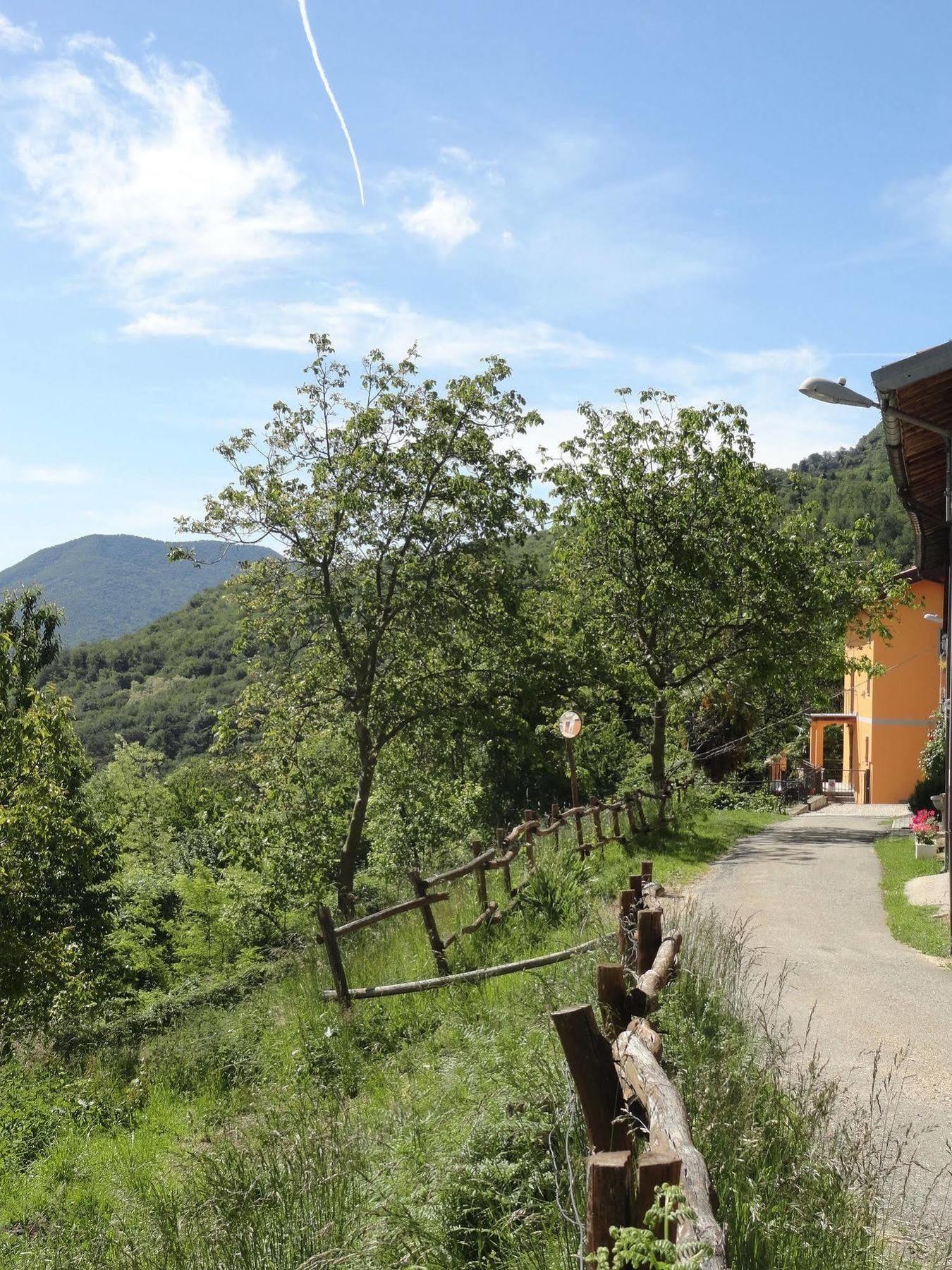 Bed and Breakfast La Casa Del Borgo Brissago-Valtravaglia Exterior foto