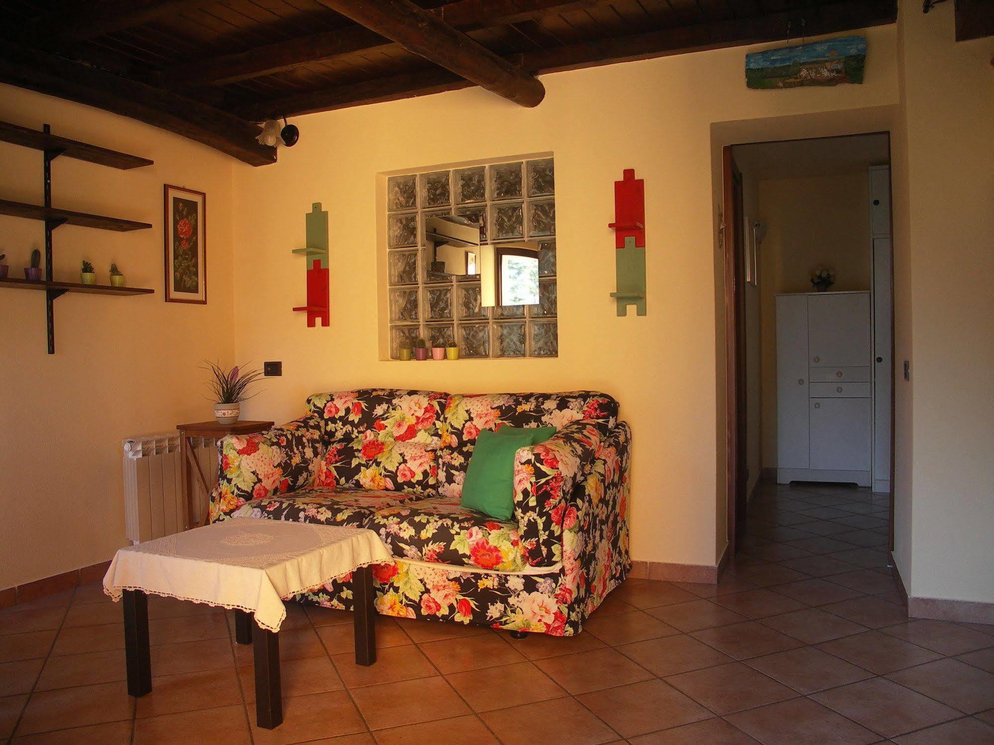 Bed and Breakfast La Casa Del Borgo Brissago-Valtravaglia Exterior foto