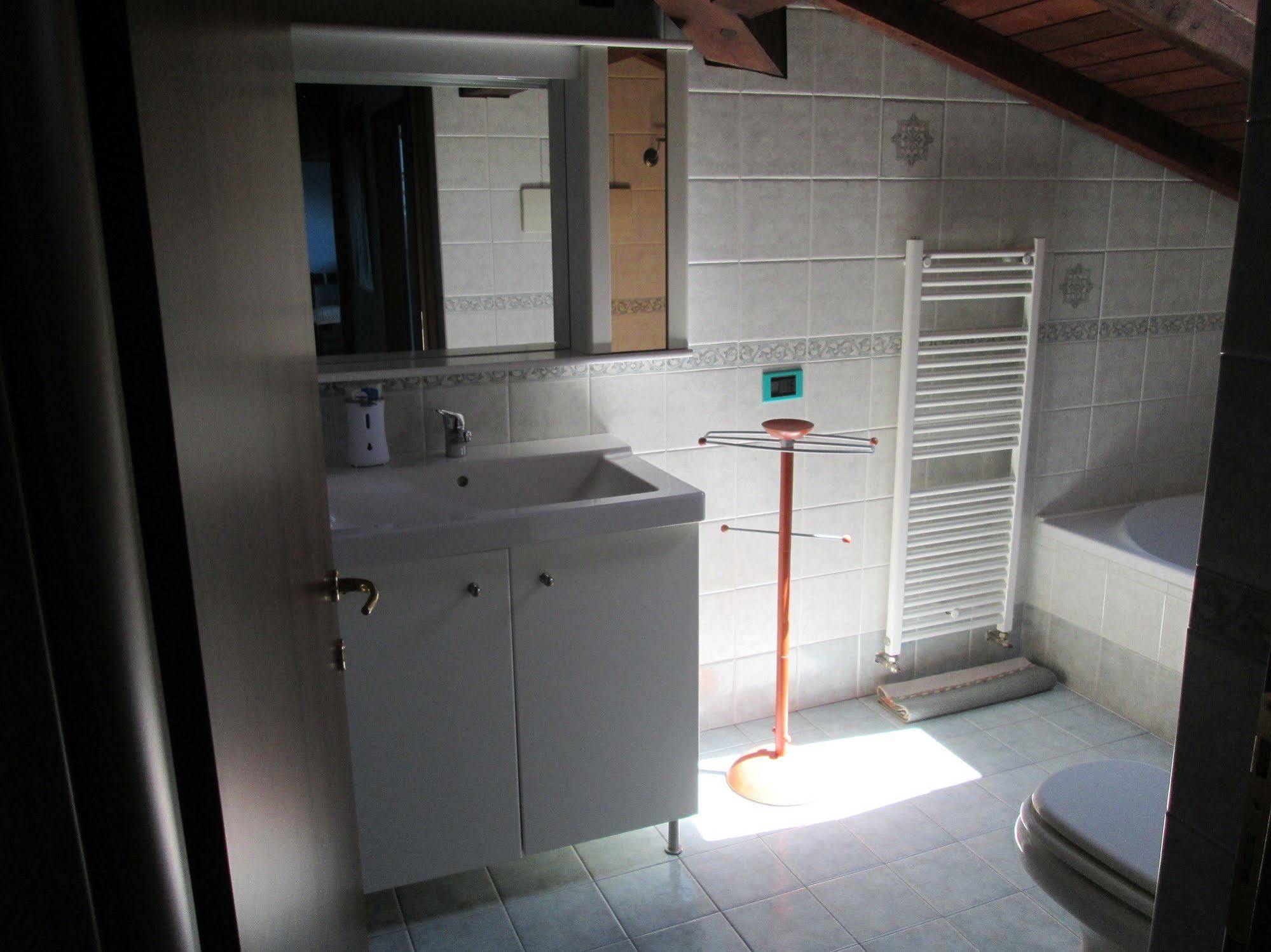 Bed and Breakfast La Casa Del Borgo Brissago-Valtravaglia Exterior foto