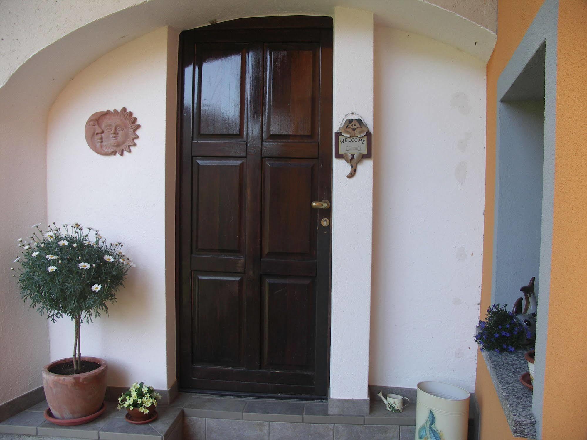 Bed and Breakfast La Casa Del Borgo Brissago-Valtravaglia Exterior foto